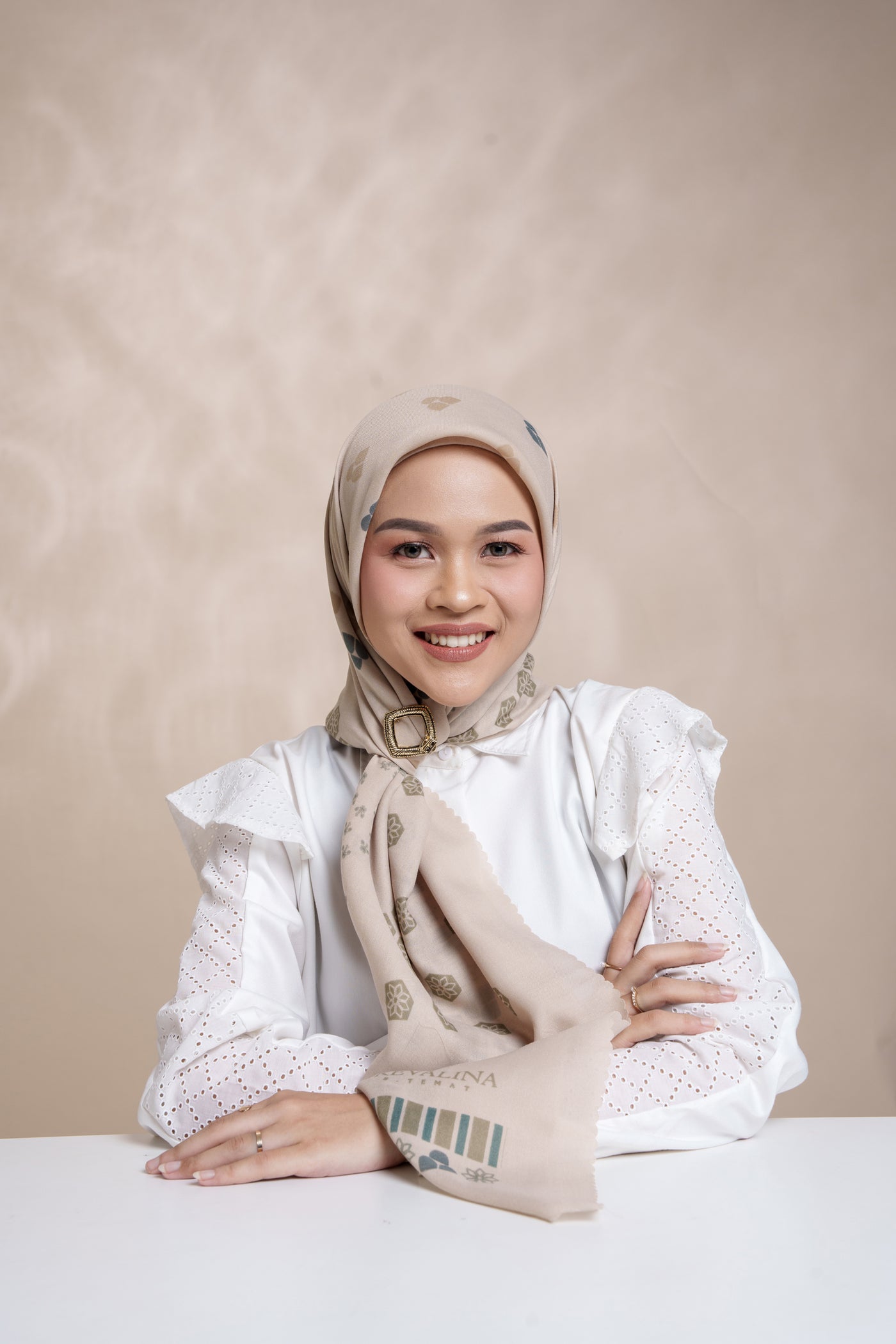 BIA by Zaskia Mecca - Elva Scarf Kerudung Segi Empat - Edisi Yunani