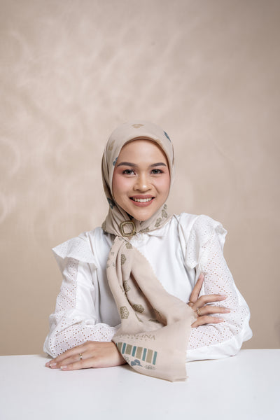 BIA by Zaskia Mecca - Elva Scarf Kerudung Segi Empat - Edisi Yunani