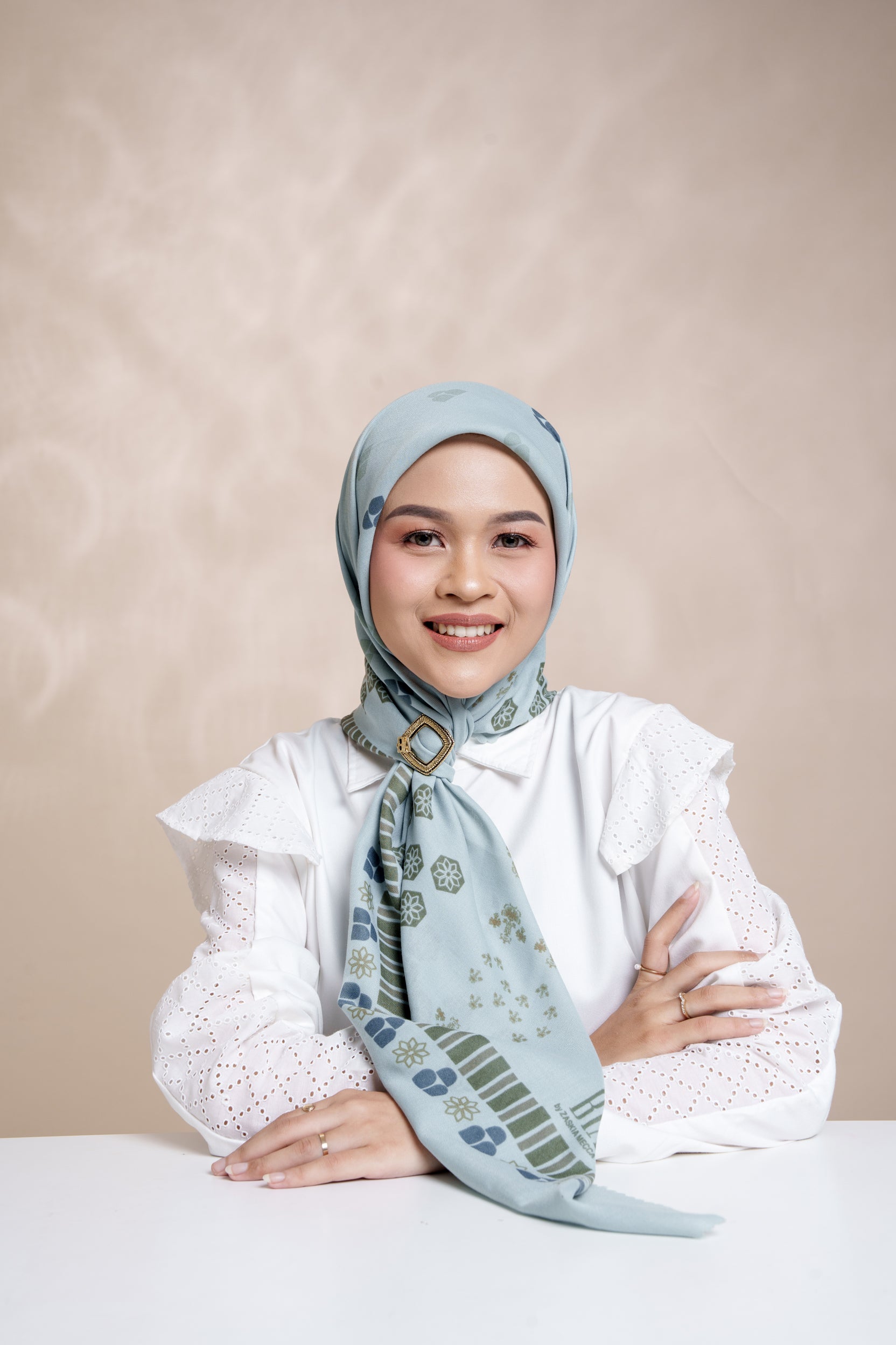 BIA by Zaskia Mecca - Elva Scarf Kerudung Segi Empat - Edisi Yunani