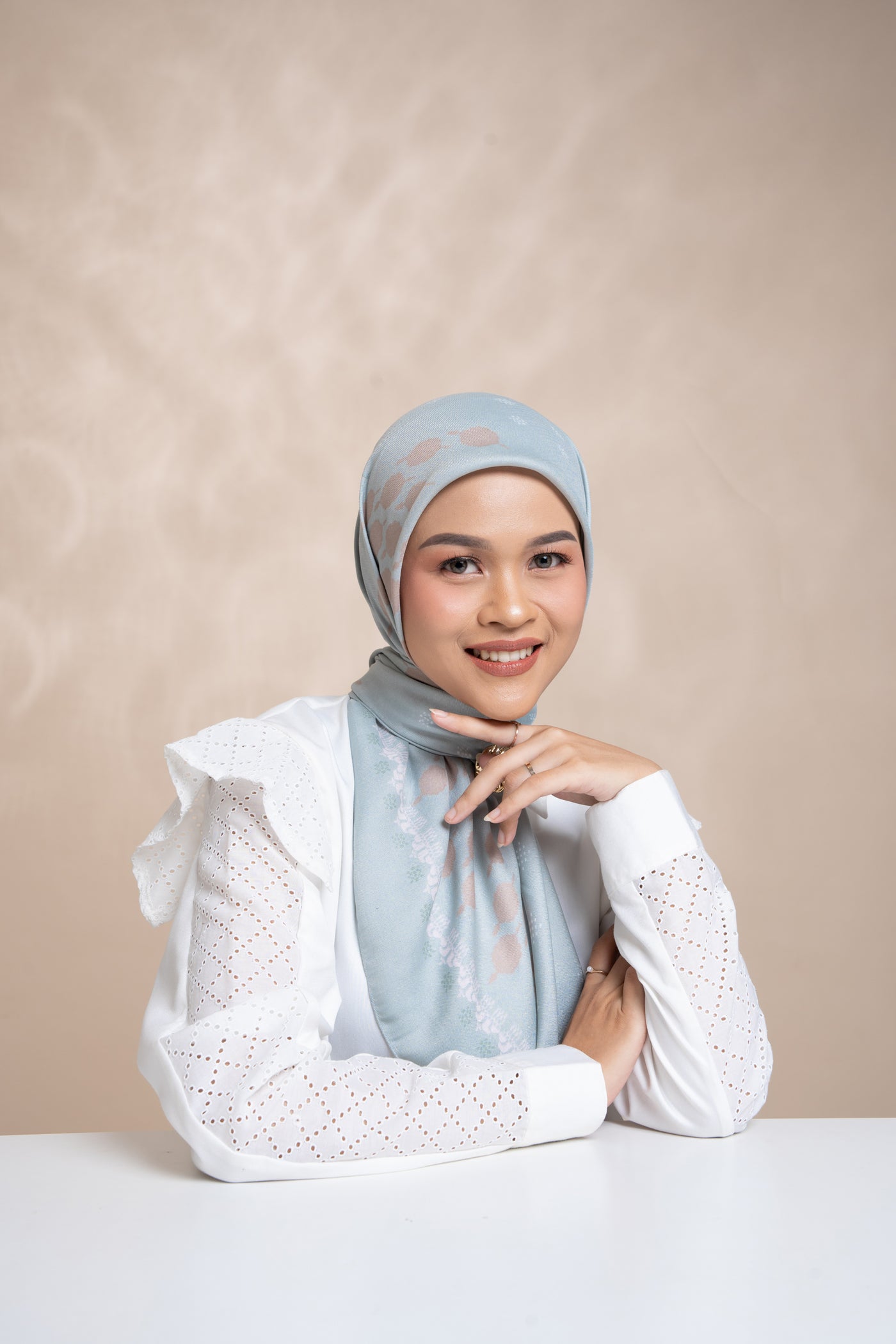 [Anniversary Sale] BIA x Cut Meyriska - Eoxa Milky Scarf Kerudung Segi Empat - Edisi Polandia