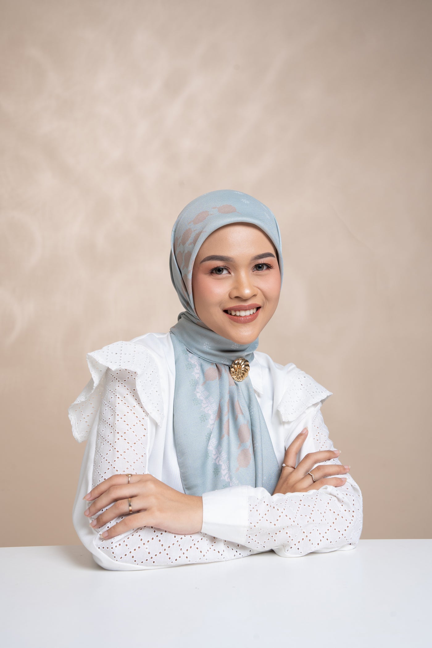 [Anniversary Sale] BIA x Cut Meyriska - Eoxa Milky Scarf Kerudung Segi Empat - Edisi Polandia