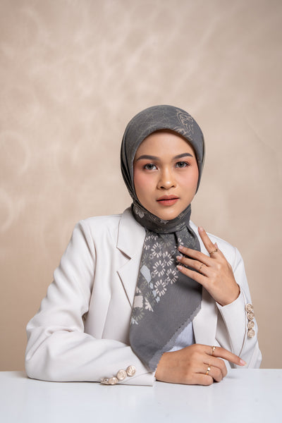 BIA x Cut Meyriska - Euni Scarf Kerudung Segi Empat - Rumania Edition