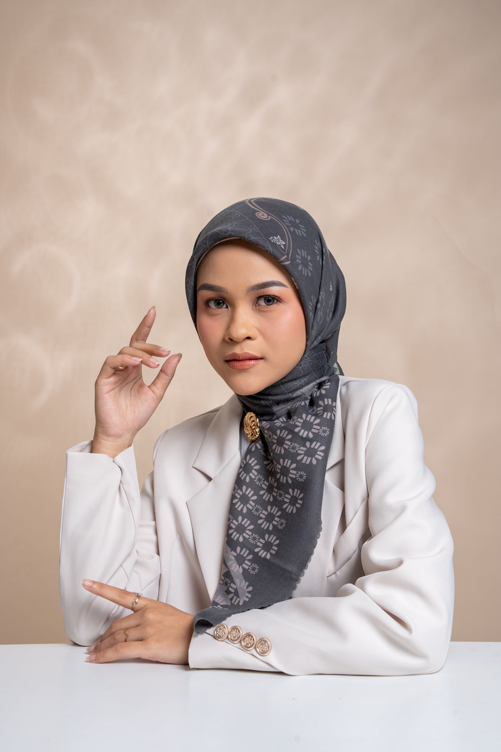 BIA x Cut Meyriska - Euni Scarf Kerudung Segi Empat - Rumania Edition