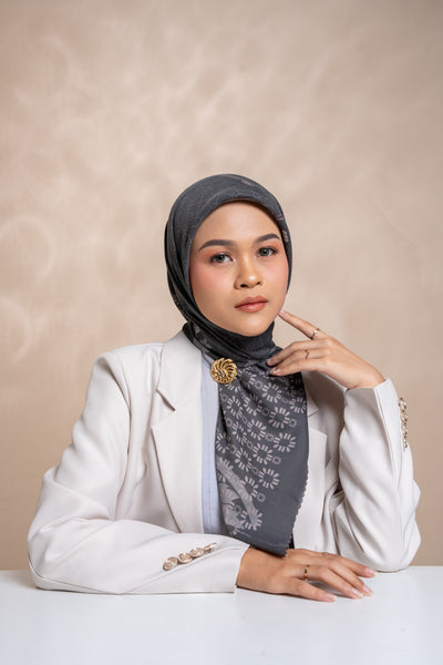 [Year End Sale] BIA x Cut Meyriska - Euni Storm Gray Scarf Kerudung Segi Empat - Rumania Edition