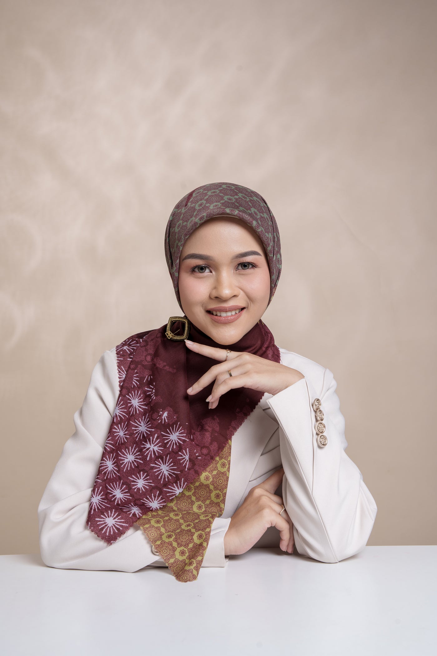 [Year End Sale] BIA x Cut Meyriska - Istanbul Tawny Port Scarf Kerudung Segi Empat