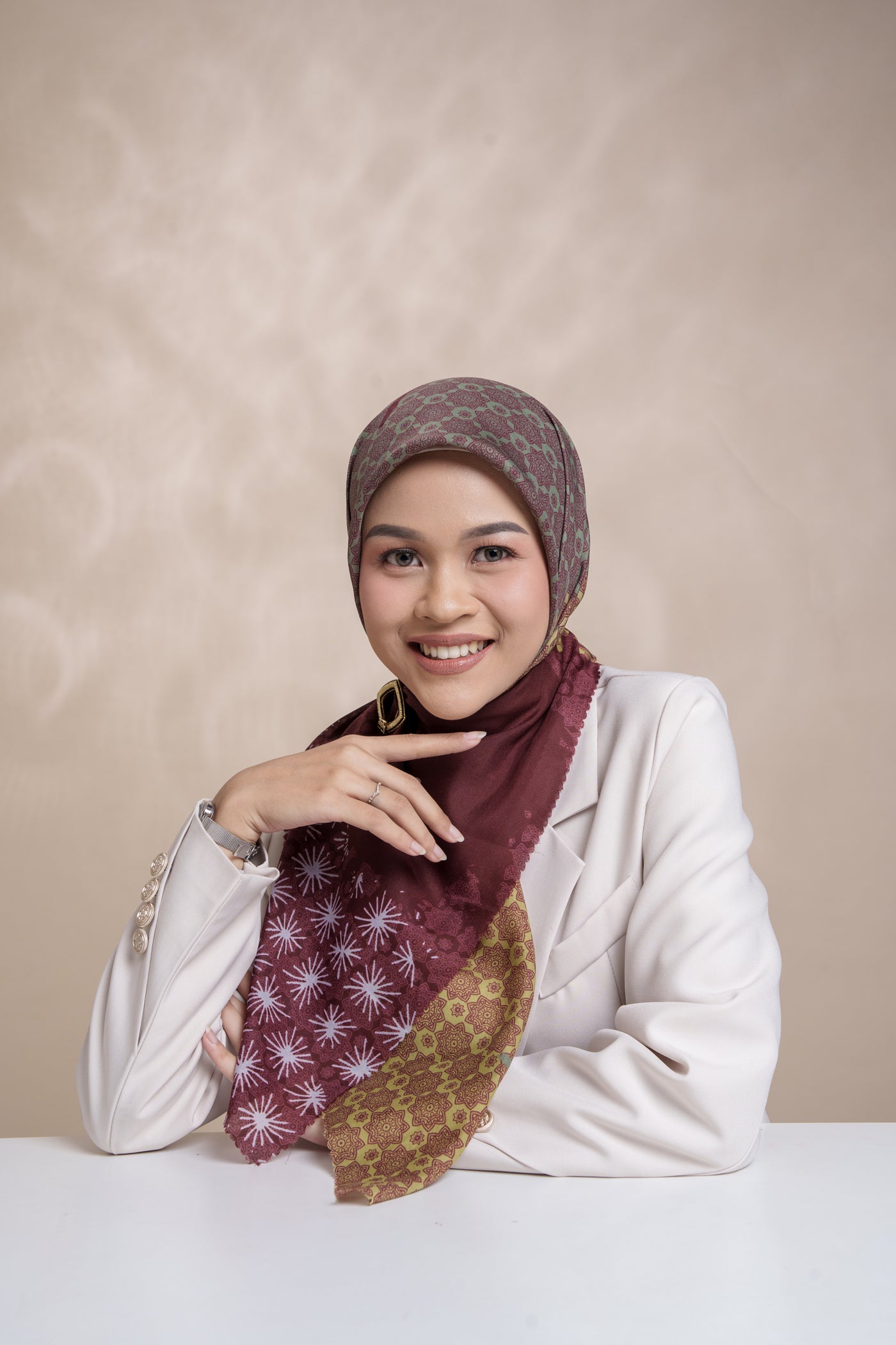 [Year End Sale] BIA x Cut Meyriska - Istanbul Tawny Port Scarf Kerudung Segi Empat