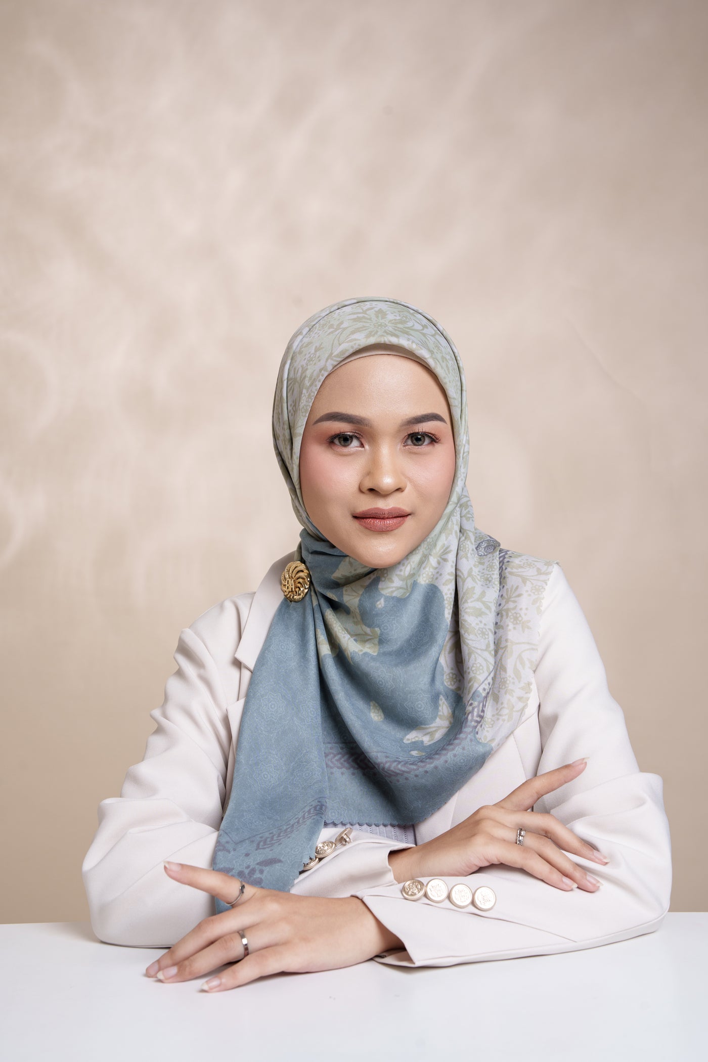 [Year End Sale] BIA by Zaskia Mecca - Spanyol French Gray Scarf Kerudung Segi Empat