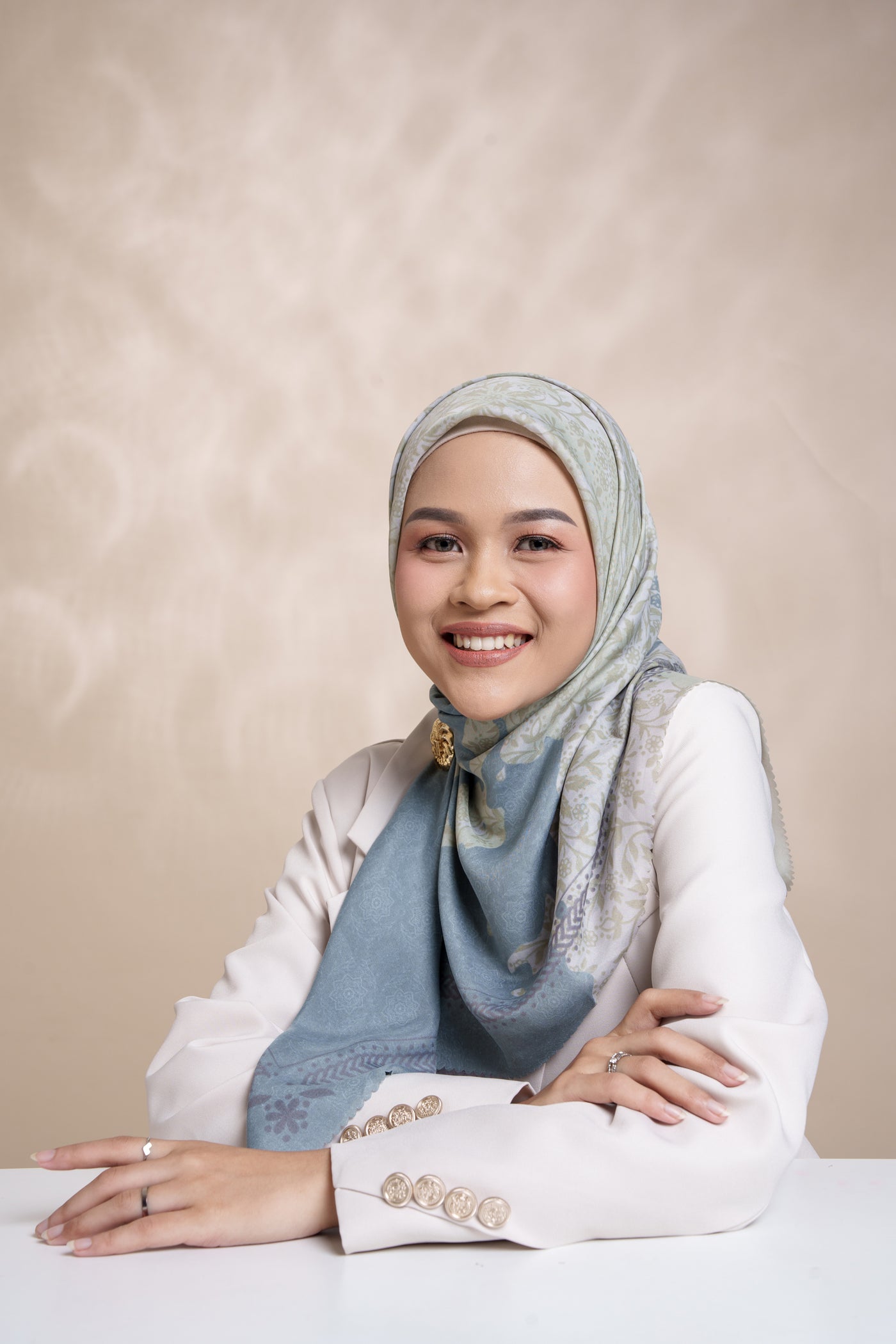 [Year End Sale] BIA by Zaskia Mecca - Spanyol French Gray Scarf Kerudung Segi Empat