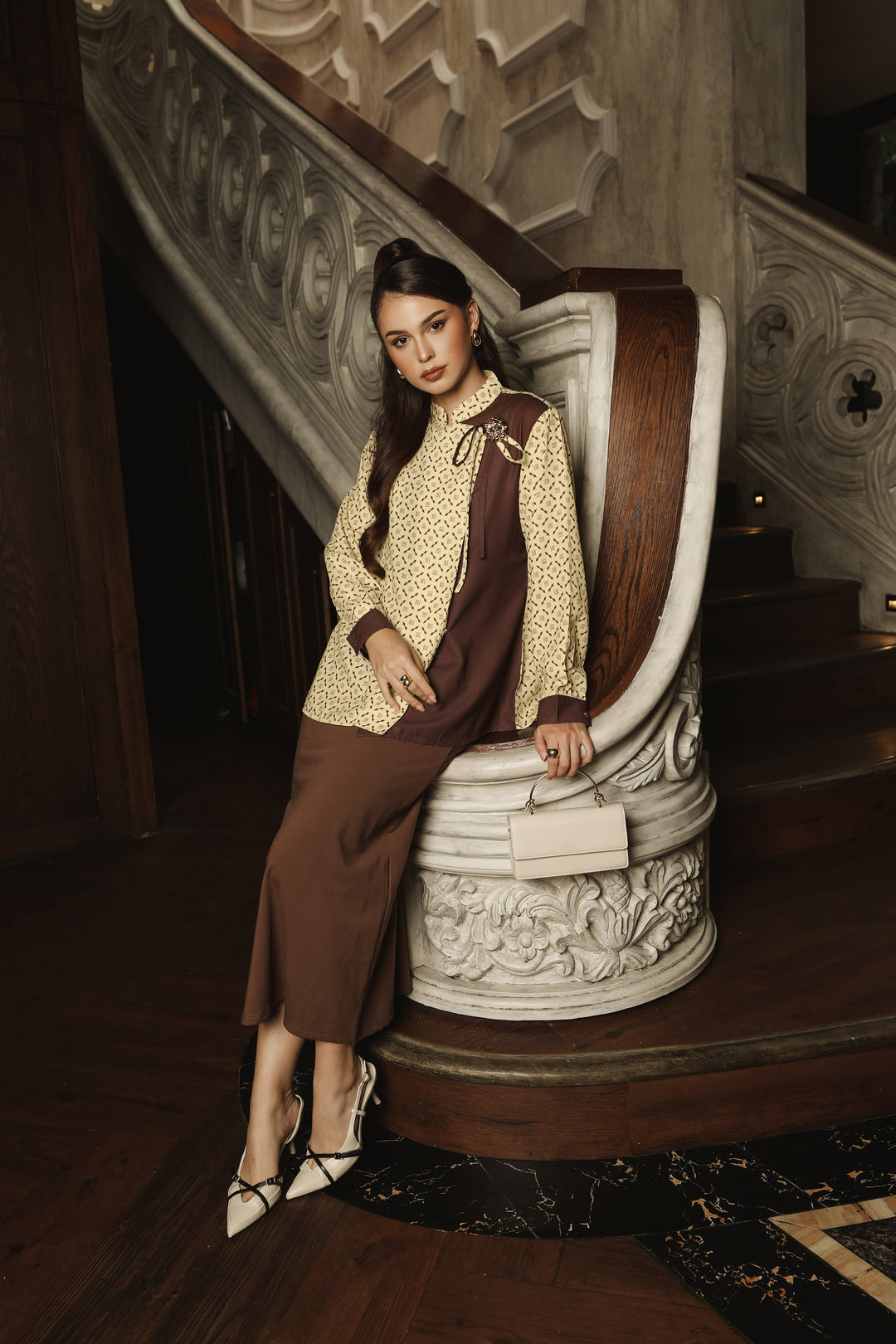 Ursya Kemeja Wanita - Monogram - Urban Ease