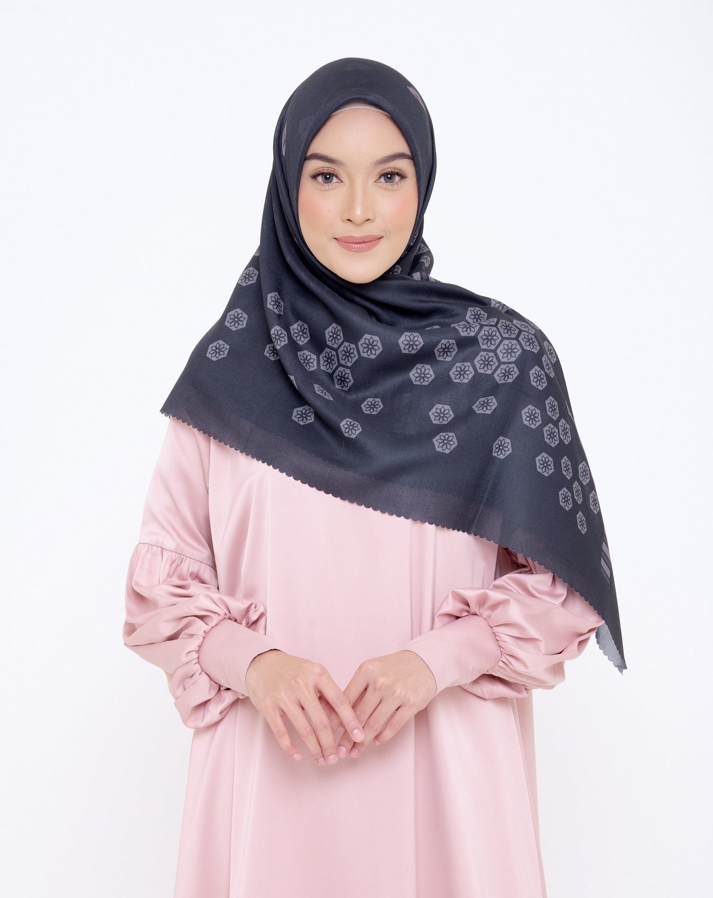 BIA by Zaskia Mecca - Elva Scarf Kerudung Segi Empat - Edisi Yunani