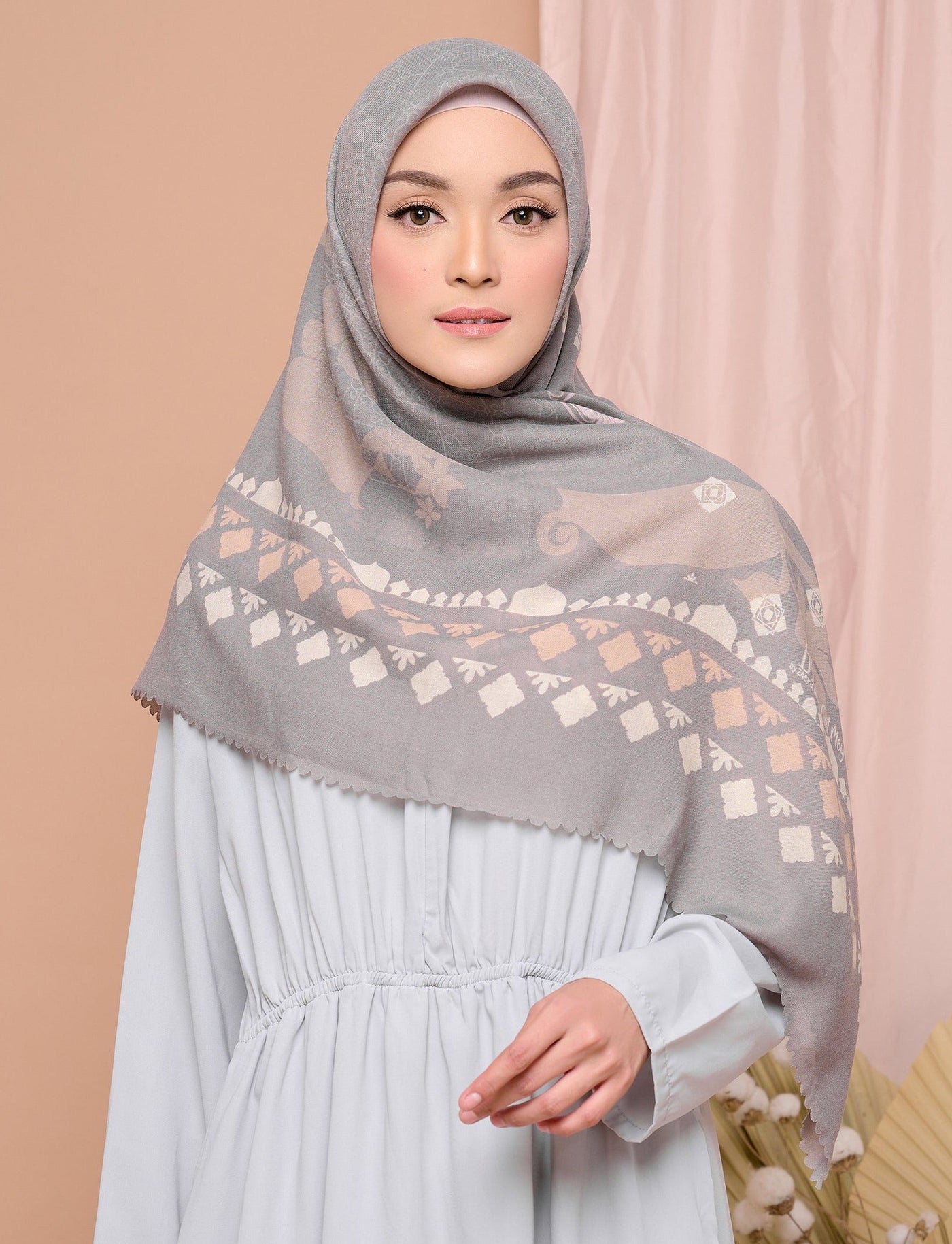 BIA x Cut Meyriska - Euni Scarf Kerudung Segi Empat - Rumania Edition